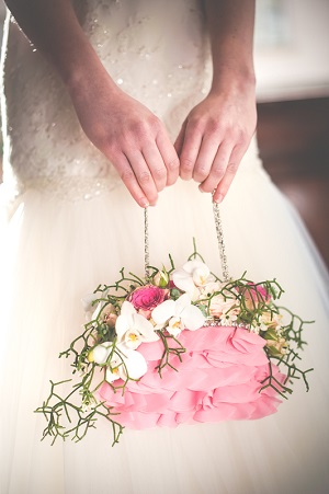 różowy letni bukiet ślubny torebka, bukiety ślubne 2015